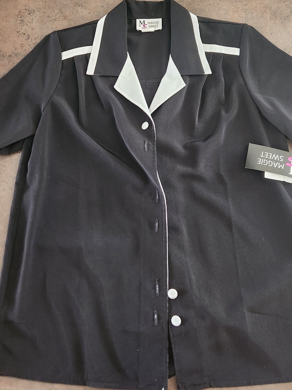 New Maggie Sweet Button Up Shirt Women's Small Black Short Sleeve